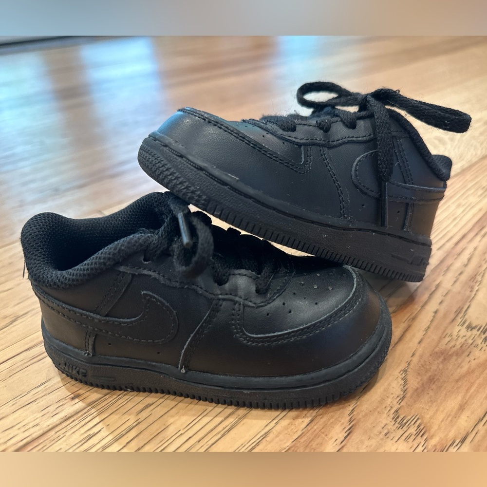 TODDLER•Nike Air Force 1 Low•BLACK• 7c• UNISEX• like new.